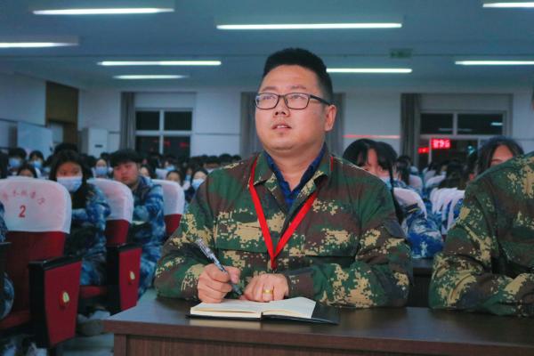 如何做一名优秀的学生干部——经济学院2022级班委培训会