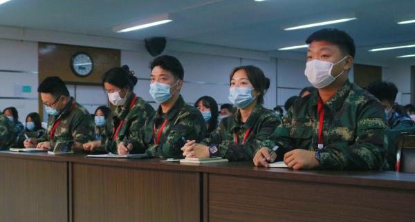 如何做一名优秀的学生干部——经济学院2022级班委培训会