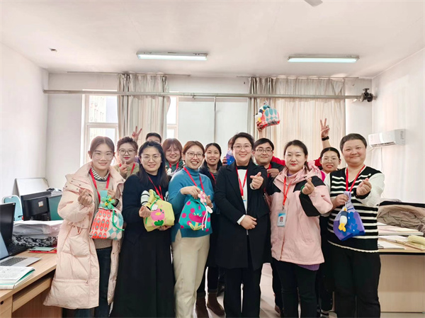 best365体育官网登录入口||经济学院||三八女神节,学院走访送温暖