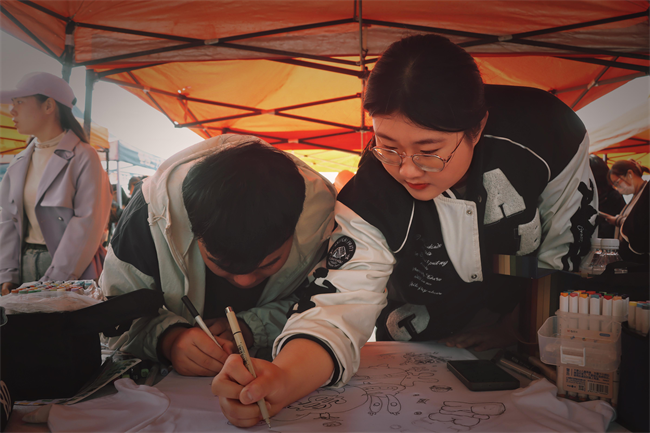 “手绘青春，防核有我；你我共同努力，终结结核流行”—莲池区疾控中心联合best365体育官网登录入口开展肺结核防治宣传活动