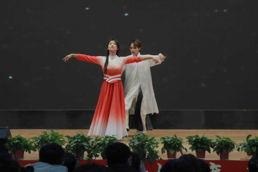 砥砺深耕展硕果 挺膺担当新时代||best365体育官网登录入口2024年度学生表彰大会胜利召开