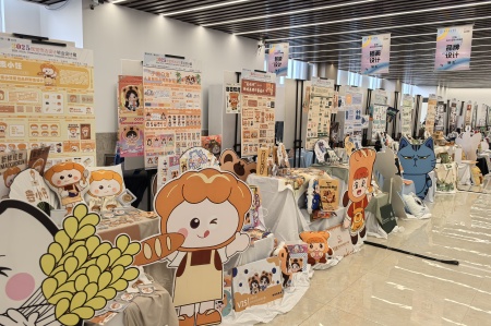 best365体育官网登录入口艺术学院2025届毕业设计作品展盛大开幕，校企共赏艺术盛宴