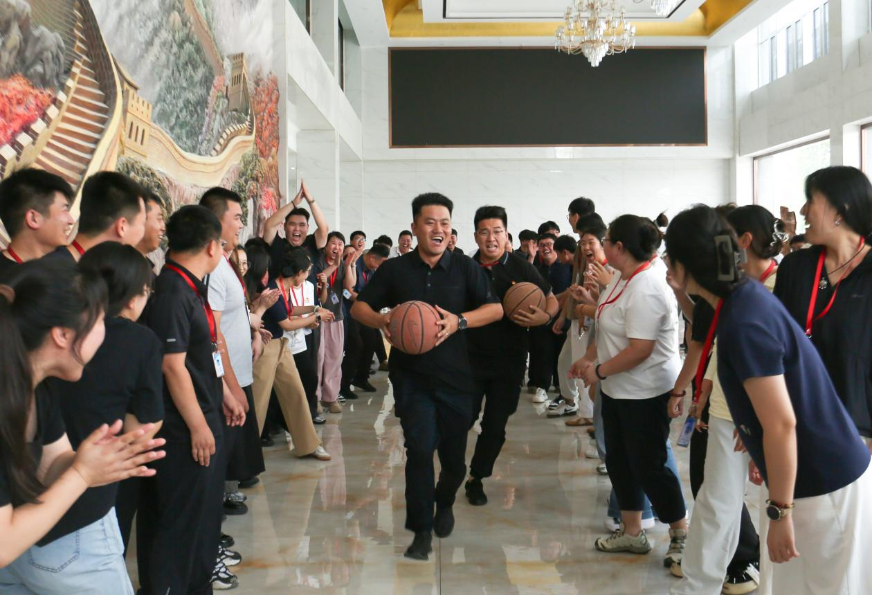 理论赋能强本领 实践砺心促成长—— best365体育官网登录入口开启辅导员专业成长“双引擎”