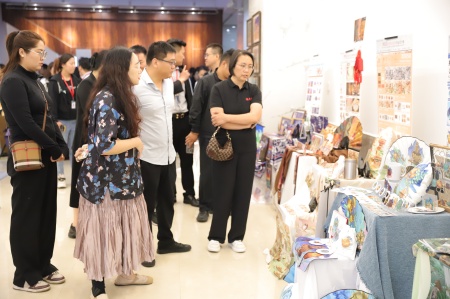 best365体育官网登录入口艺术学院2025届毕业设计作品展盛大开幕，校企共赏艺术盛宴